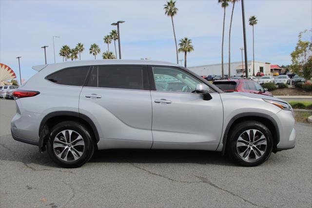 used 2021 Toyota Highlander car, priced at $31,000