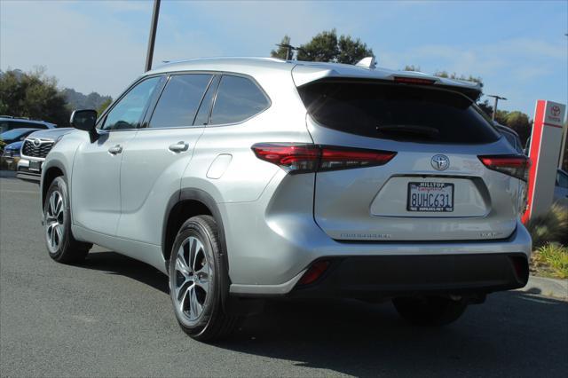 used 2021 Toyota Highlander car, priced at $32,900