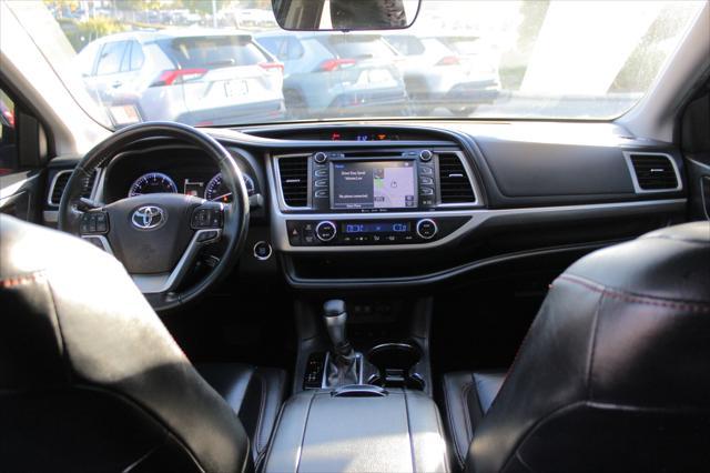 used 2019 Toyota Highlander car, priced at $27,104