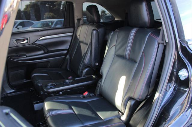 used 2019 Toyota Highlander car, priced at $27,104