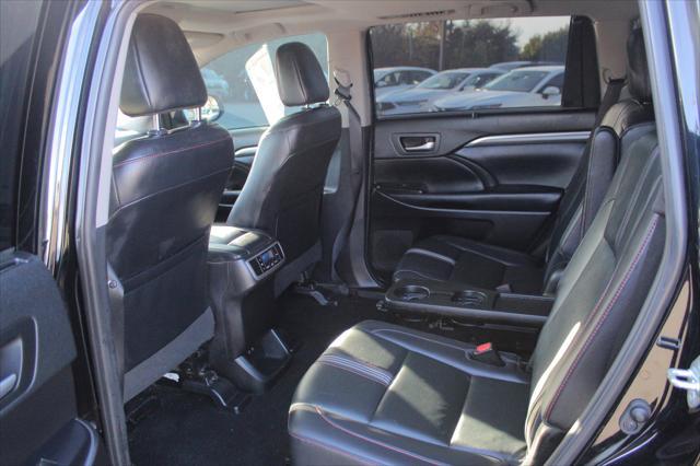 used 2019 Toyota Highlander car, priced at $27,104