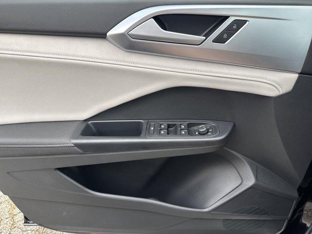 new 2025 Volkswagen Taos car