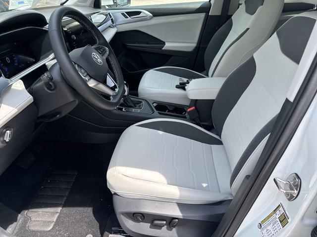 new 2025 Volkswagen Taos car