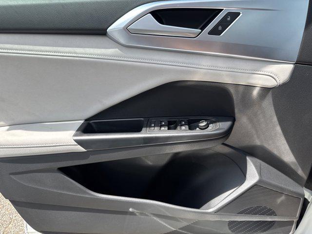 new 2025 Volkswagen Taos car