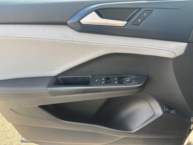 used 2024 Volkswagen Taos car