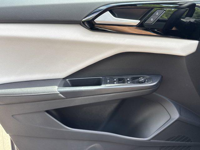 new 2025 Volkswagen Taos car