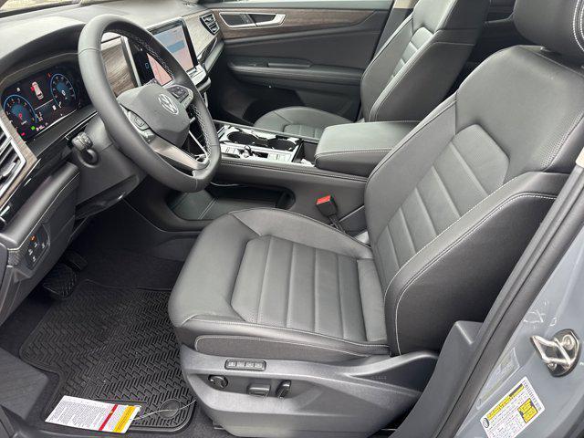new 2025 Volkswagen Atlas car, priced at $49,501