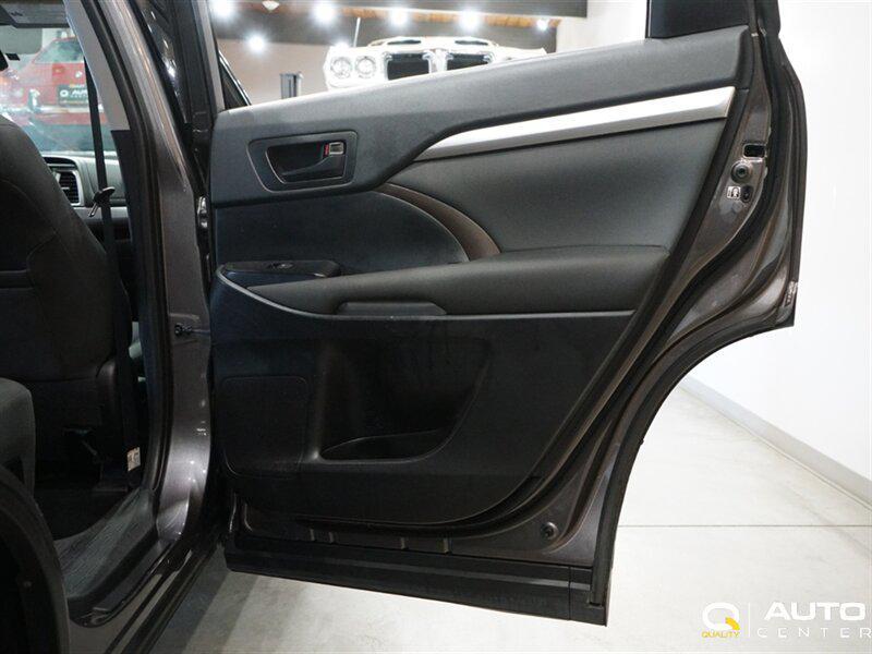 used 2019 Toyota Highlander car, priced at $27,998