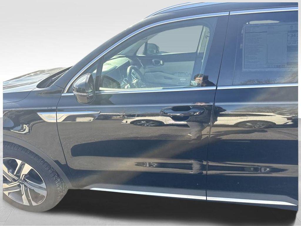 used 2023 Kia Sorento Hybrid car, priced at $32,995