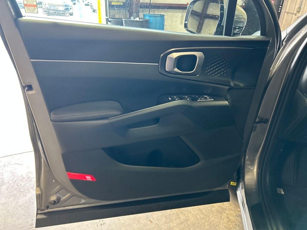 new 2026 Kia Sorento Hybrid car, priced at $38,137