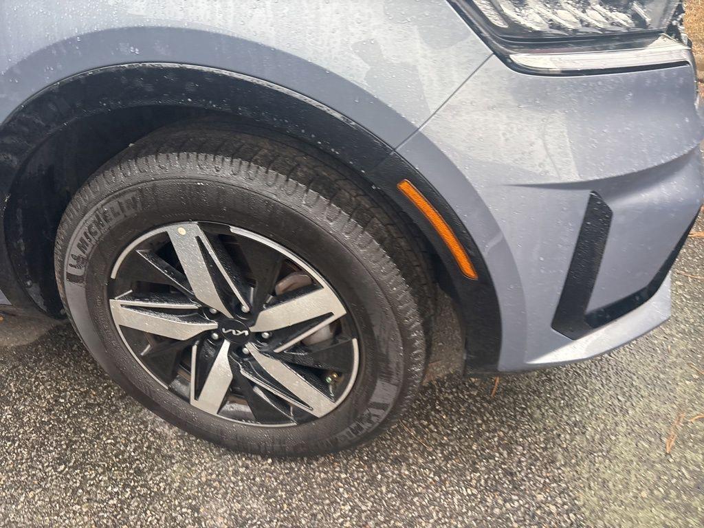 used 2023 Kia Sorento car, priced at $27,534