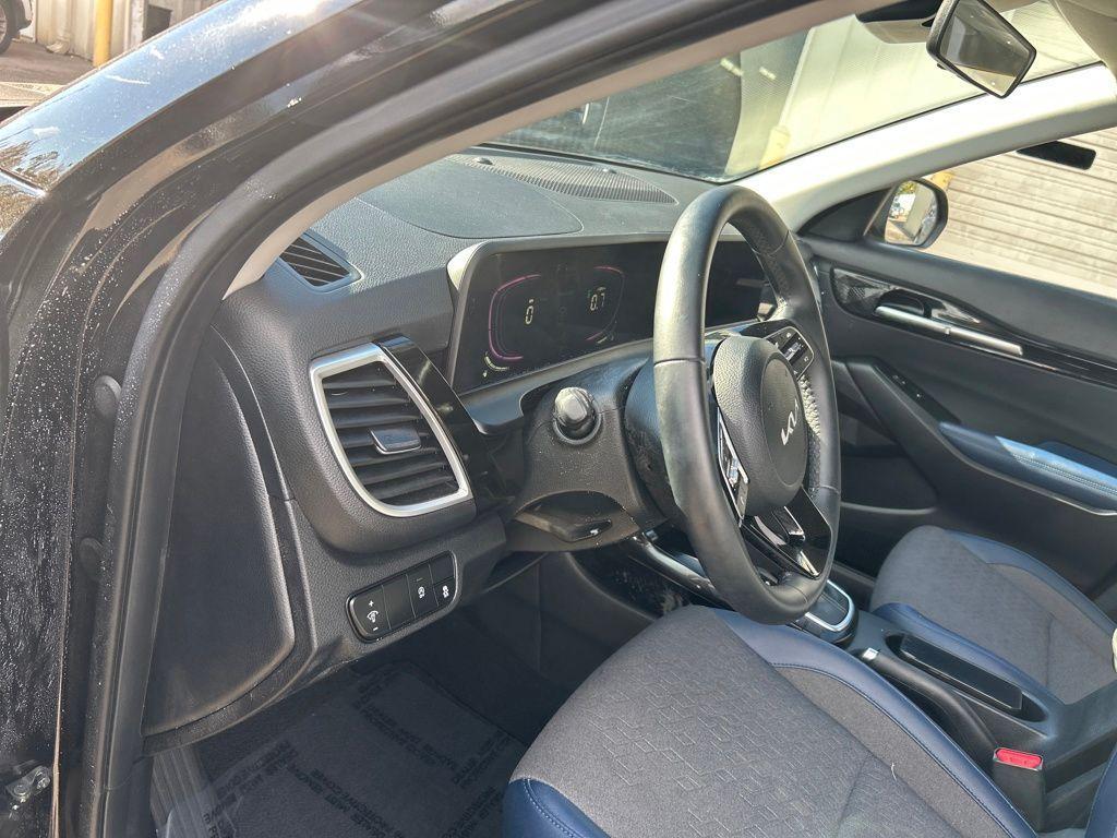used 2025 Kia Seltos car, priced at $24,600