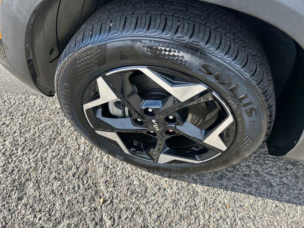 used 2025 Kia Seltos car, priced at $24,600