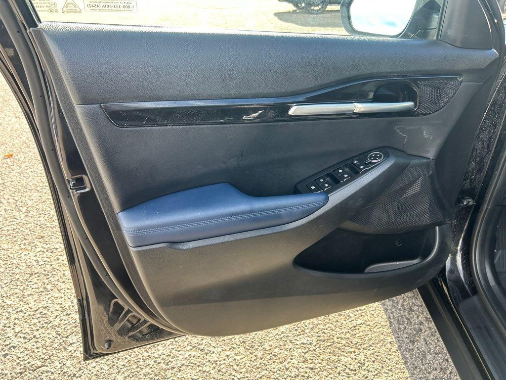 used 2025 Kia Seltos car, priced at $24,600