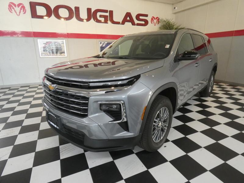 used 2025 Chevrolet Traverse car, priced at $39,950