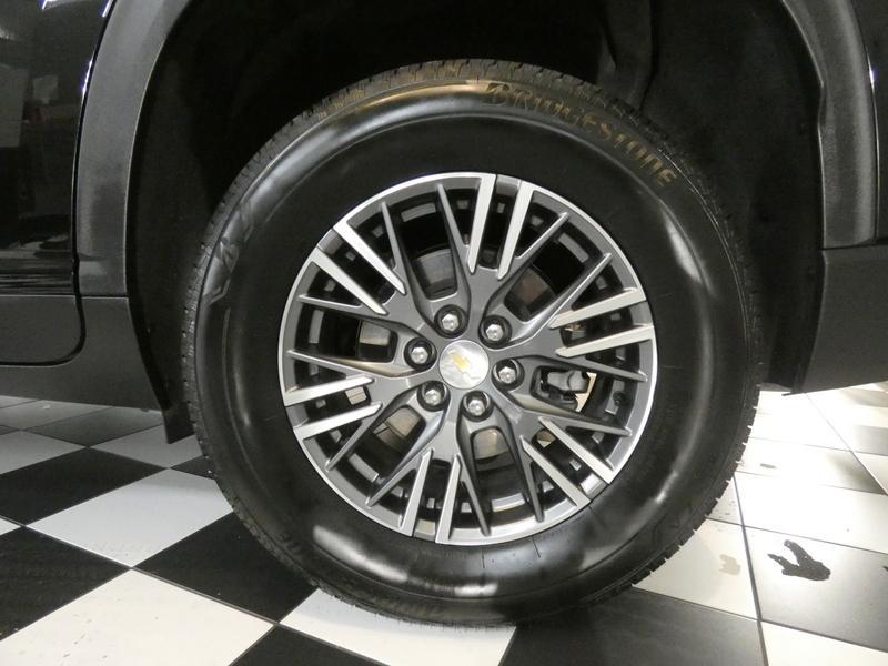 used 2025 Chevrolet Traverse car, priced at $39,451