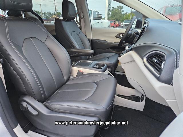 new 2024 Chrysler Pacifica car, priced at $41,695