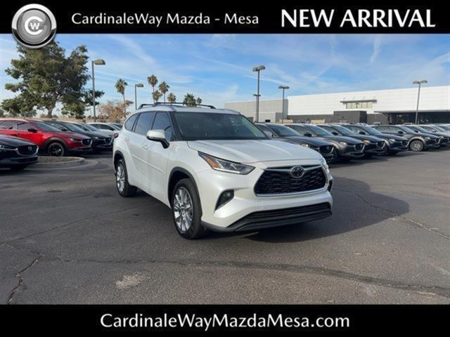 used 2022 Toyota Highlander car, priced at $34,999