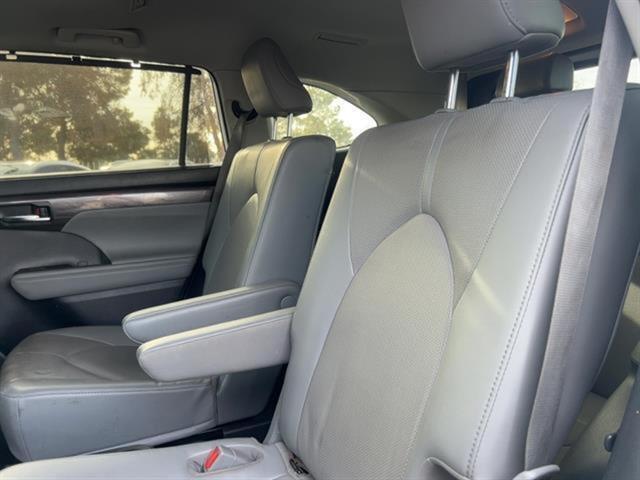 used 2022 Toyota Highlander car, priced at $33,999