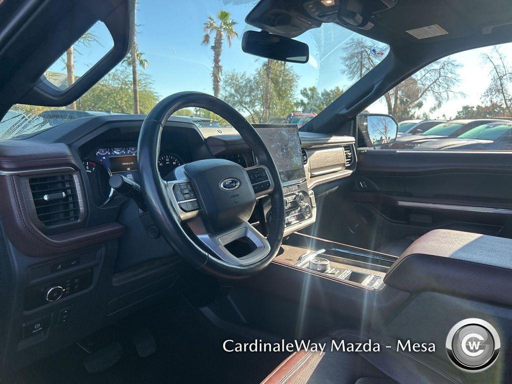 used 2024 Ford Expedition car, priced at $41,914