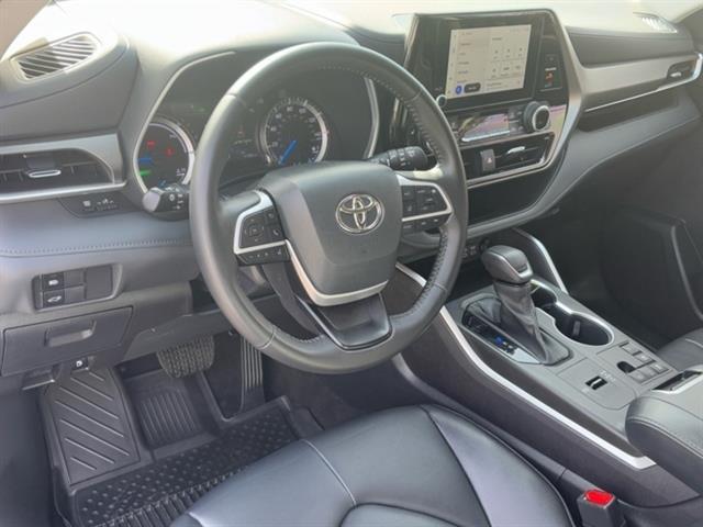 used 2023 Toyota Highlander Hybrid car, priced at $40,999