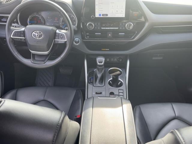 used 2023 Toyota Highlander Hybrid car, priced at $40,999