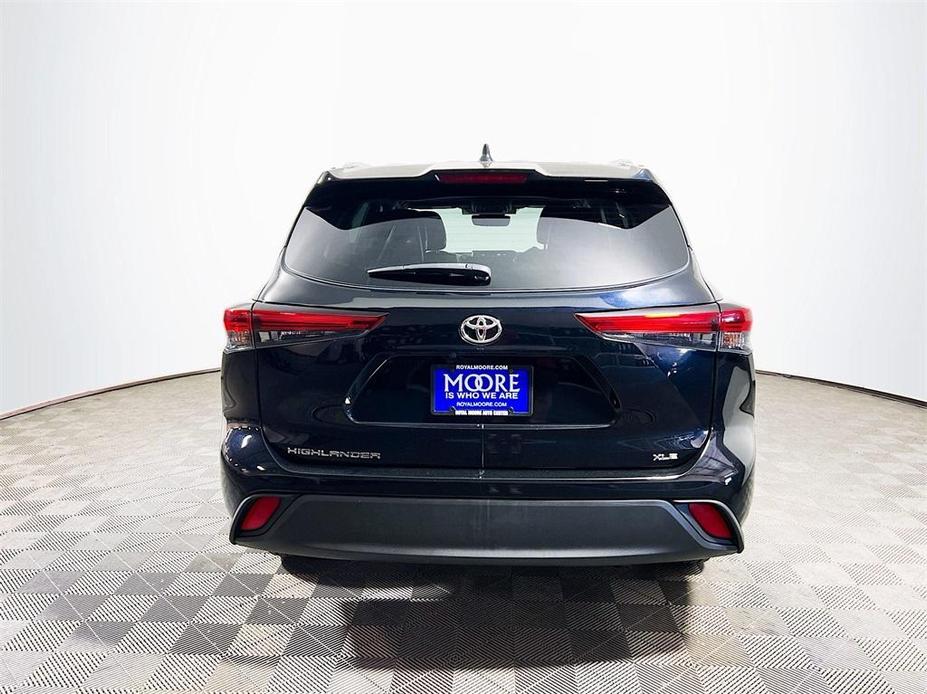 used 2022 Toyota Highlander car, priced at $32,000