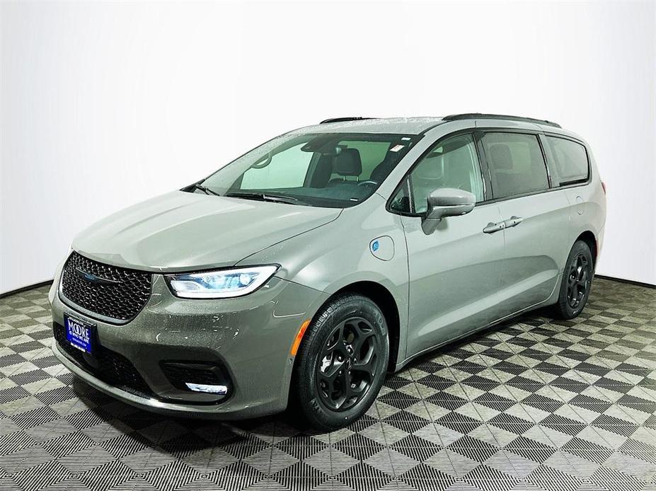 used 2021 Chrysler Pacifica Hybrid car, priced at $30,500