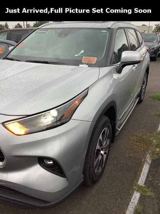 used 2022 Toyota Highlander Hybrid car, priced at $45,000