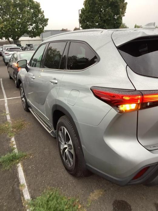 used 2022 Toyota Highlander Hybrid car, priced at $45,000