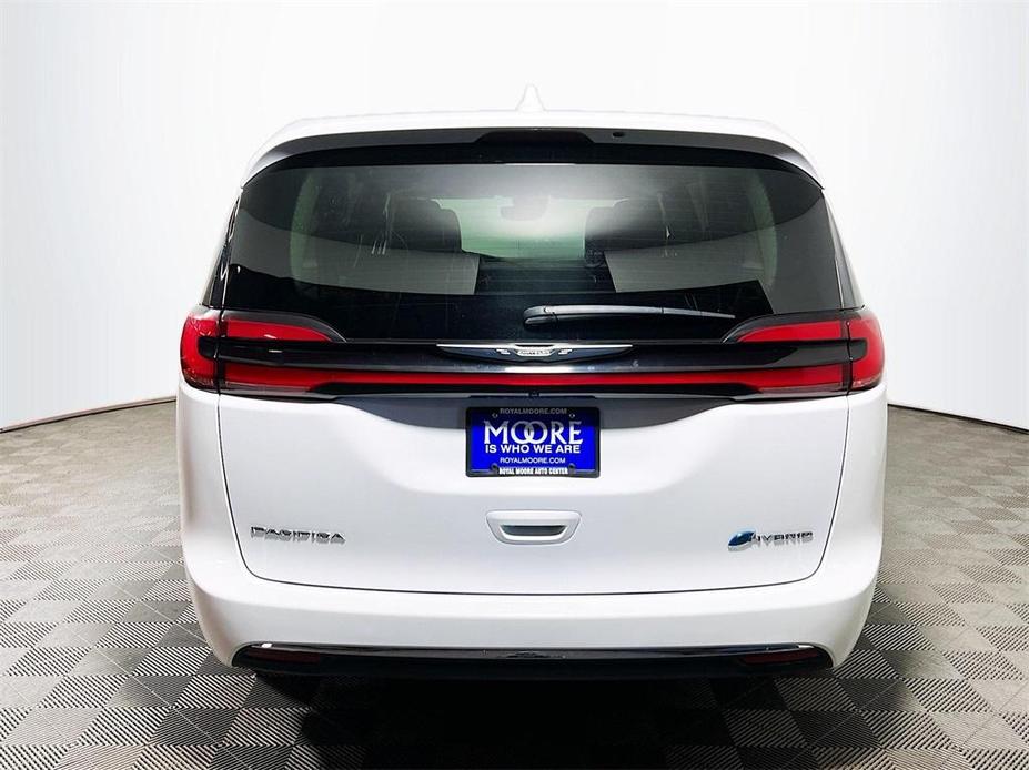 used 2022 Chrysler Pacifica Hybrid car, priced at $31,000