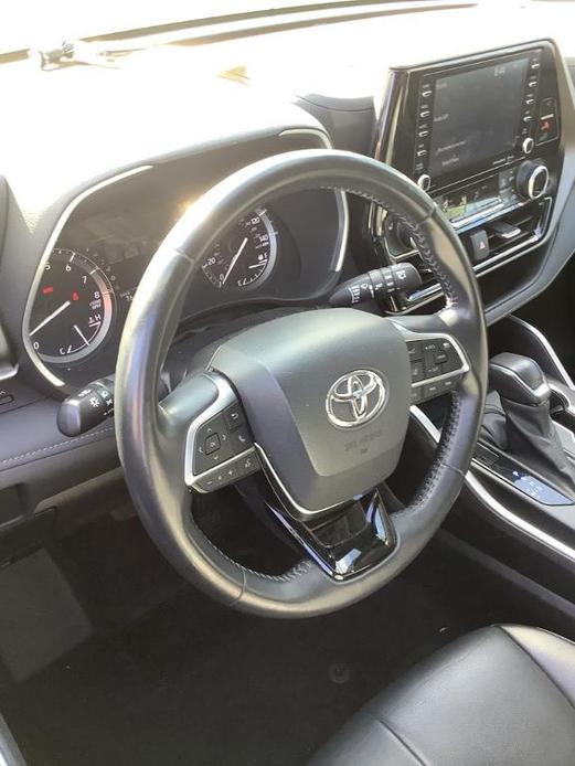 used 2021 Toyota Highlander car, priced at $29,000