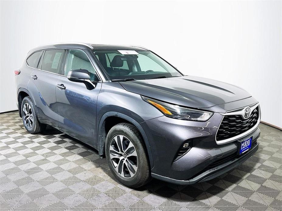 used 2022 Toyota Highlander car, priced at $33,000