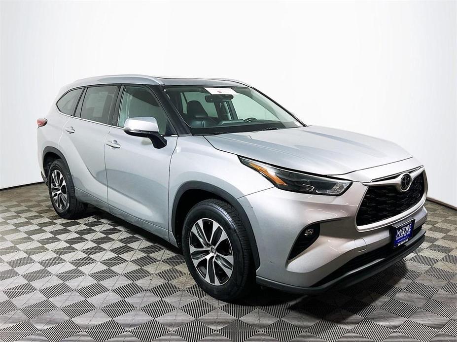 used 2022 Toyota Highlander car, priced at $31,000