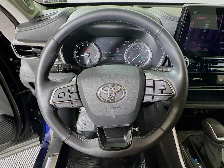 used 2021 Toyota Highlander car, priced at $40,300