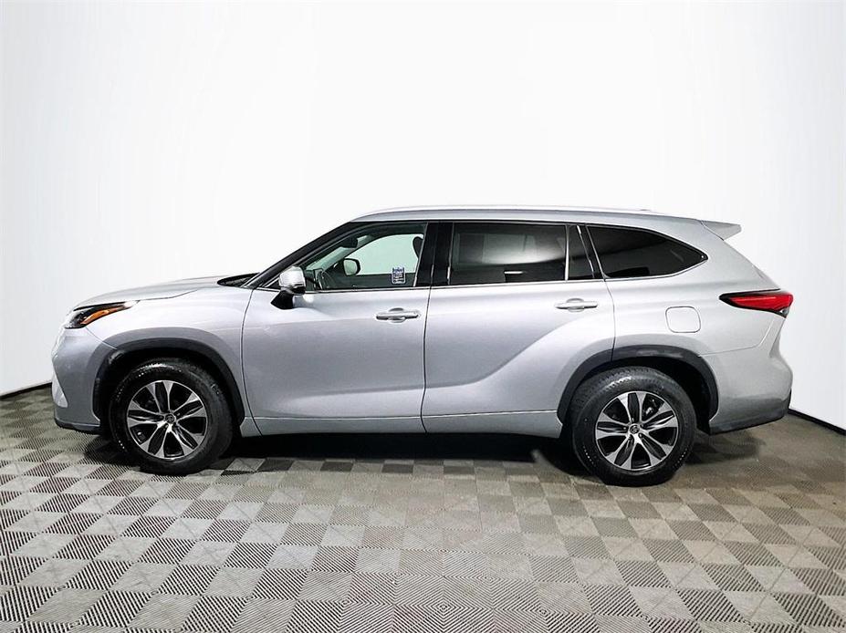 used 2022 Toyota Highlander car, priced at $34,000