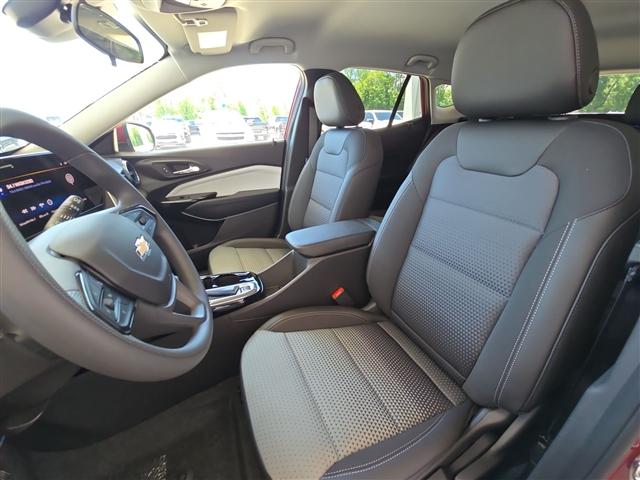 new 2025 Chevrolet Trax car, priced at $24,095