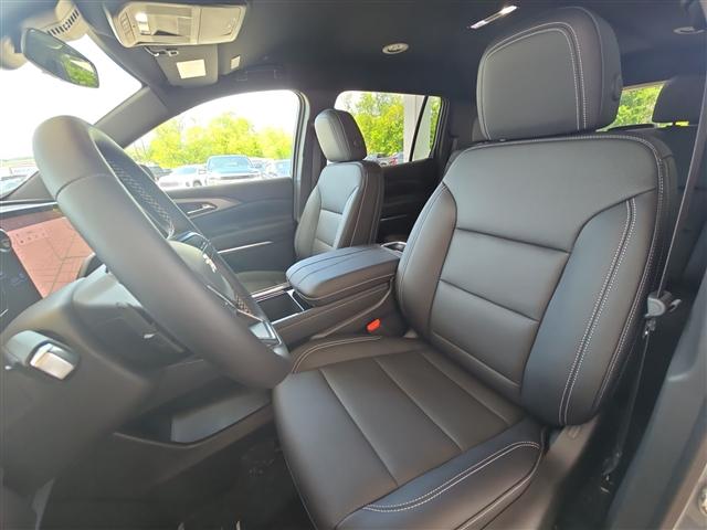 new 2025 Chevrolet Traverse car, priced at $45,195