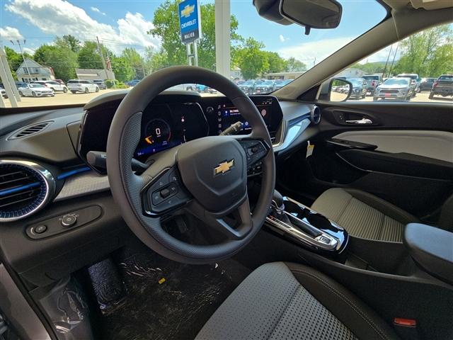 new 2025 Chevrolet Trax car, priced at $24,095