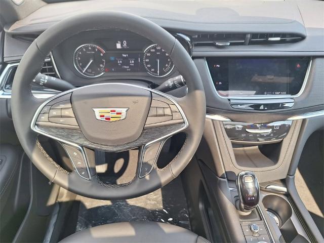new 2025 Cadillac XT5 car, priced at $53,105
