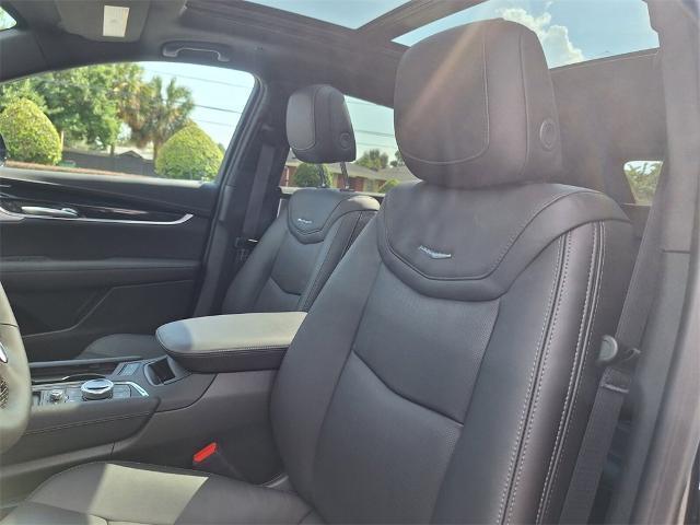 new 2025 Cadillac XT5 car, priced at $53,105