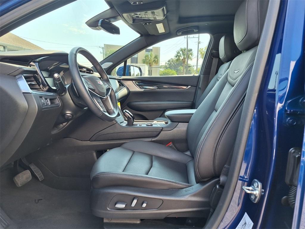 used 2024 Cadillac XT5 car, priced at $43,744
