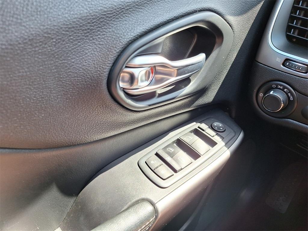 used 2020 Jeep Cherokee car, priced at $15,806