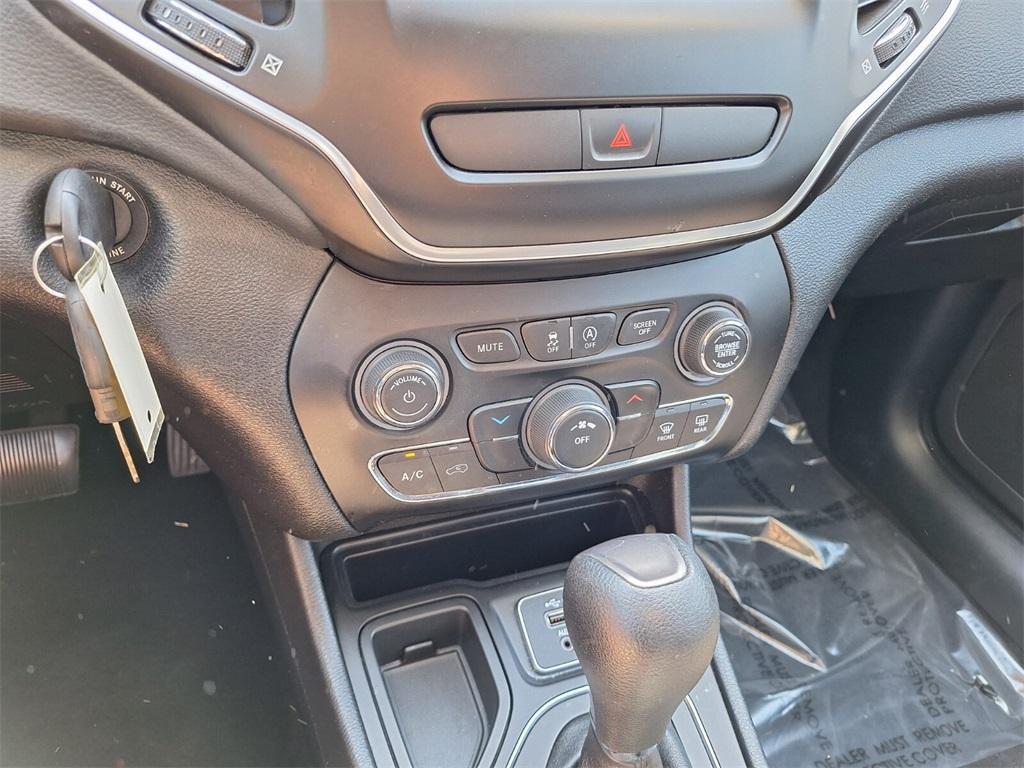 used 2020 Jeep Cherokee car, priced at $15,806