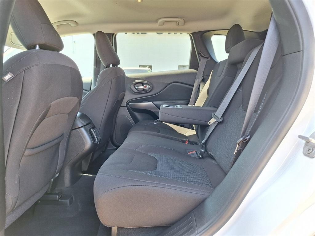 used 2020 Jeep Cherokee car, priced at $15,806