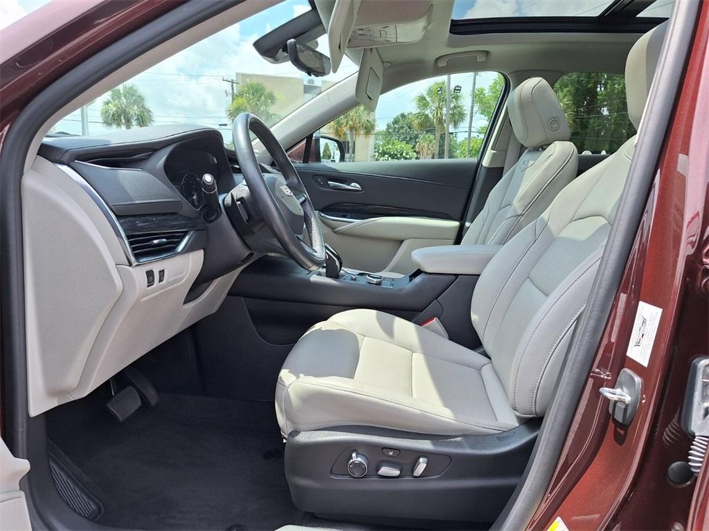 used 2022 Cadillac XT4 car, priced at $30,514