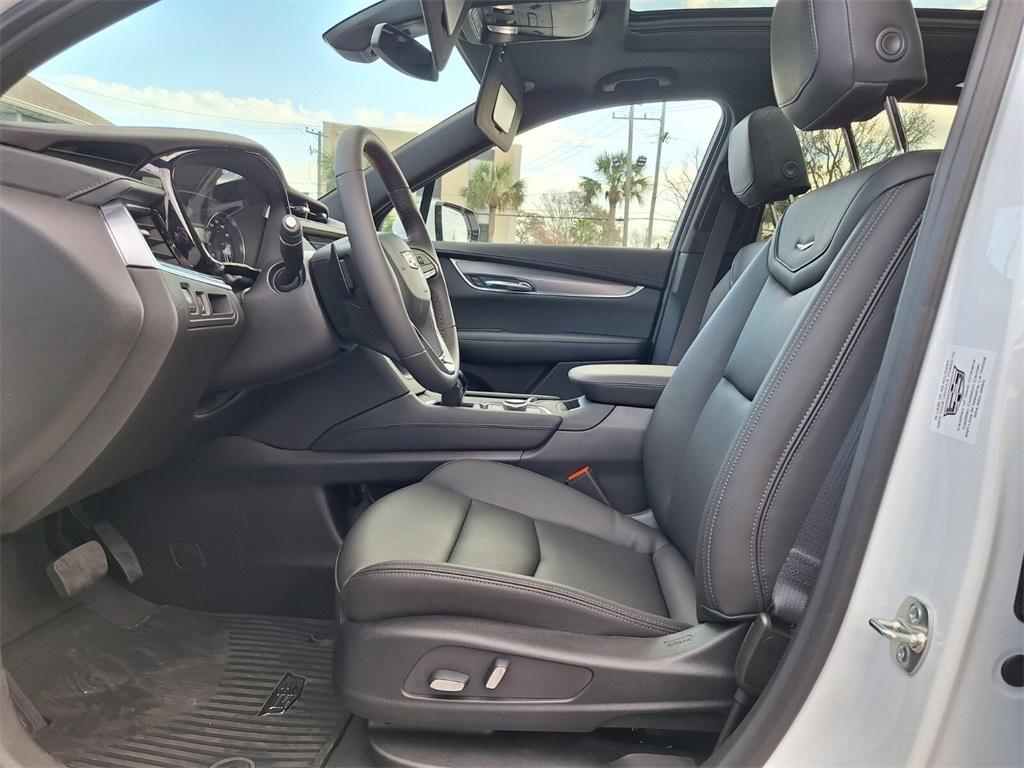 new 2025 Cadillac XT6 car, priced at $50,335