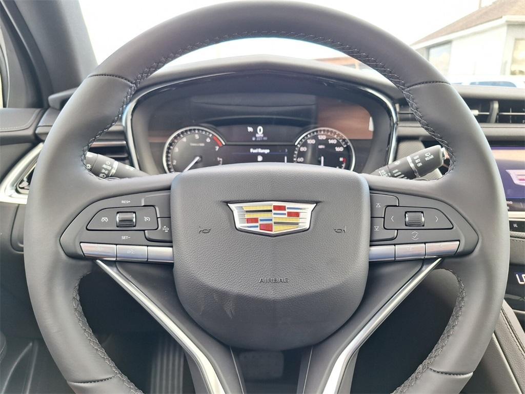 new 2025 Cadillac XT6 car, priced at $50,335