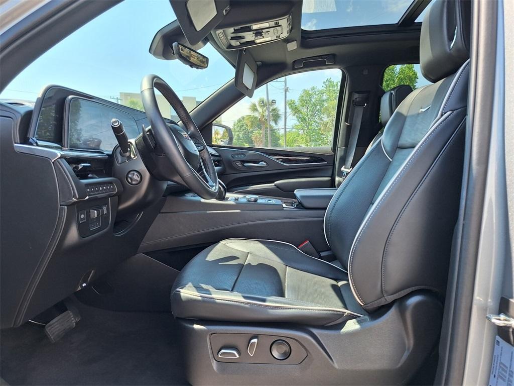 used 2023 Cadillac Escalade ESV car, priced at $84,019