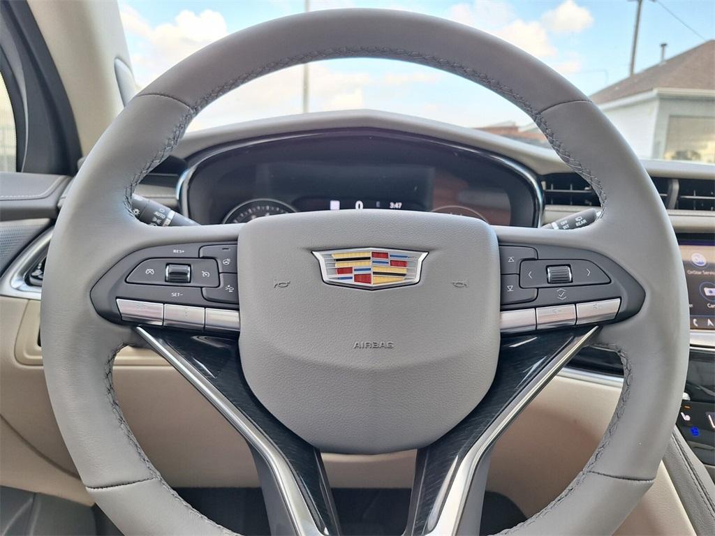 new 2025 Cadillac XT6 car, priced at $60,385